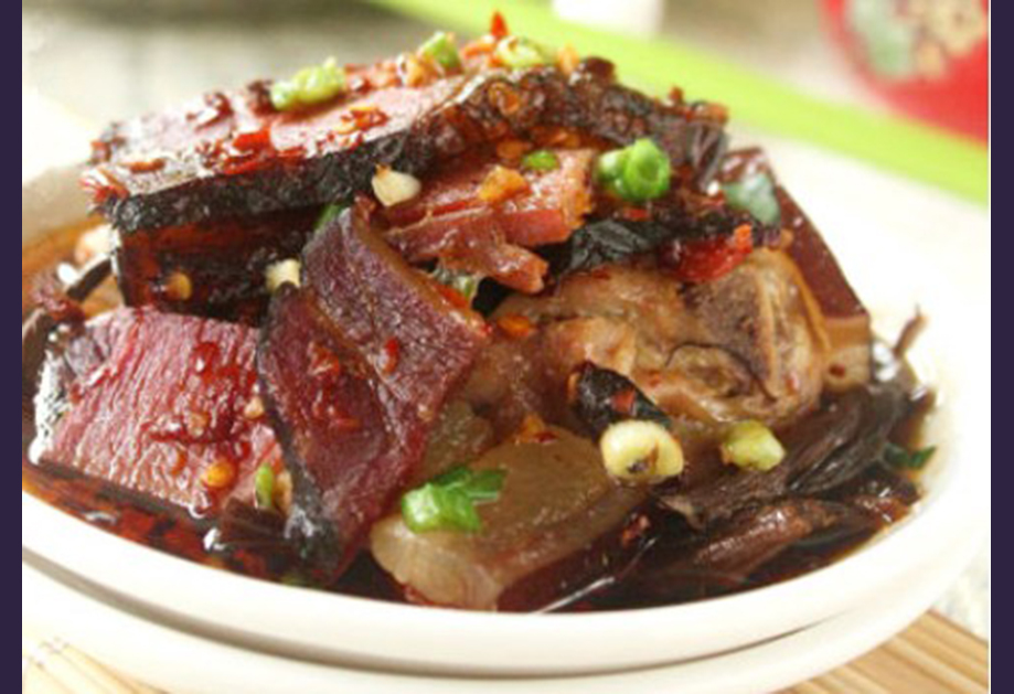 拍姜腊肉蒸山泉鲩